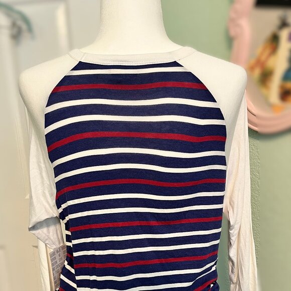 NWT LuLaRoe Randy Tee, Size S - Picture 5 of 5